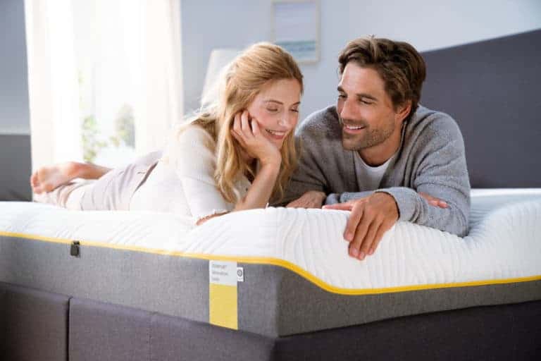 Sensation lux COOL 180x200 with couple laying 1