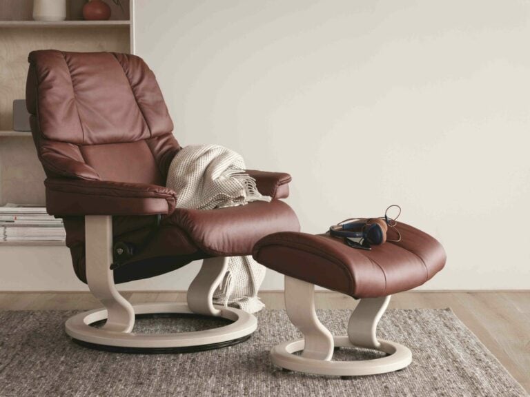 Einrichtungshaus Angermueller_Ekornes_2019-03-212025_Stressless_Reno_M_Paloma_Maroon_Classic_White_Wash_1_57650